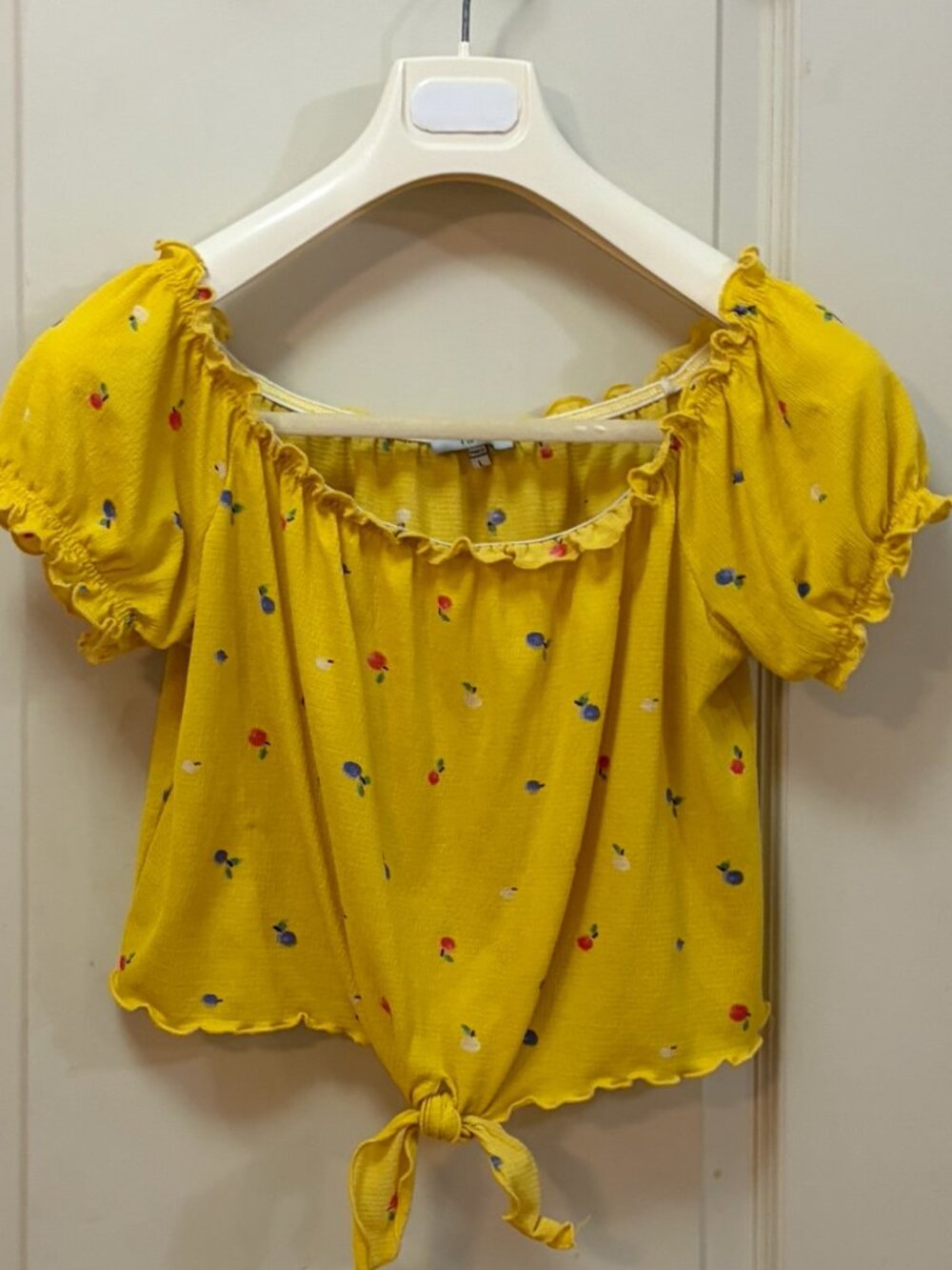 Iris Women's Size L 95% Poly/5% Spandex Scoop Neck Tie Front Crop Top. Yellow.